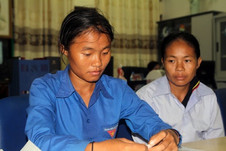 Em Tâm và mẹ ngỡ ngành khi bước chân vào Trường ĐH Vinh.