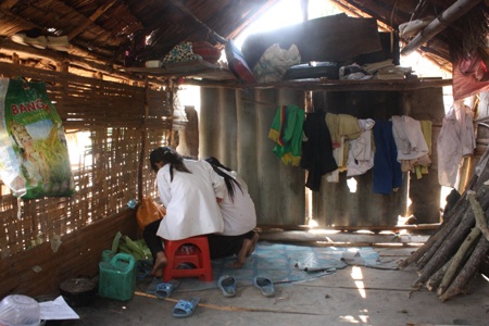 Góc học tập của 3 em học sinh Moong Biên Thuỳ, Moong Phương Thảo và Cụt Y Zênh.