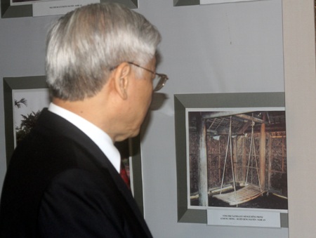 Các đại biểu dự lễ kỷ niệm 110 năm ngày sinh Tổng Bí thư Lê Hồng Phong.