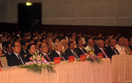 Các đại biểu dự lễ kỷ niệm 110 năm ngày sinh Tổng Bí thư Lê Hồng Phong.