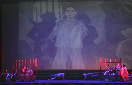 Đồng chí Lê Hồng Phong bị địch bắt nhưng vẫn một lòng trung kiên với Đảng.