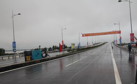 Cắt băng khánh thành, chính thức thông xe cầu Bến Thủy 2.