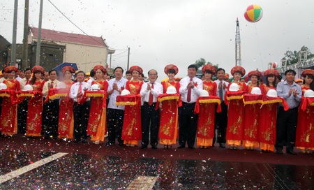 Cắt băng khánh thành, chính thức thông xe cầu Bến Thủy 2.