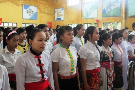 Hơn 20 triệu HS, SV bước vào năm học mới - 8 Học sinh Trường dân tộc nội trú 2 (Nghệ An) trang nghiêm trong lễ khai giảng.