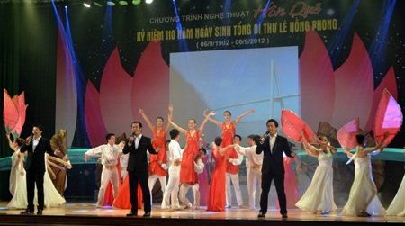 Ấn tượng chương trình nghệ thuật "Hồn Quê" - 10 Chương trình nghệ thuật Hồn Quê đã để lại ấn tượng trong quần chúng nhân dân.