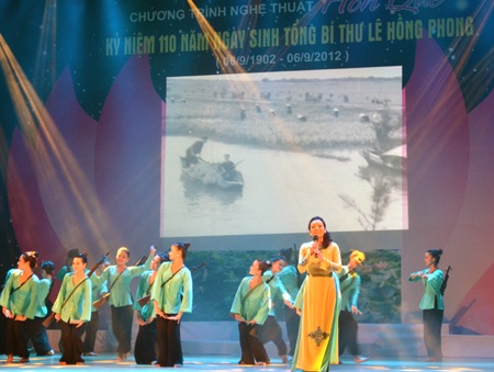 Ấn tượng chương trình nghệ thuật "Hồn Quê" - 6 Ấn tượng chương trình nghệ thuật Hồn Quê