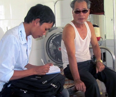Bệnh nhân “tố” bệnh viện ép mua thuốc giá “cắt cổ” - 2 Nhiều bệnh nhân đang điều trị tại BV Thái An tố nhà thuốc bệnh viện bán với giá cắt cổ.