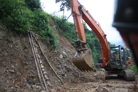 Khẩn trương thông tuyến....