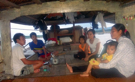 Với Thắm, ước mơ lớn nhất là được vào đại học và sau này trở thành cô giáo.