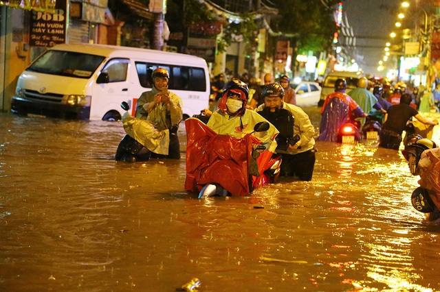 TP HCM chiều và đêm nay (28/9) tiếp tục xuất hiện mưa giông (Ảnh minh họa: Ngọc Tiến).