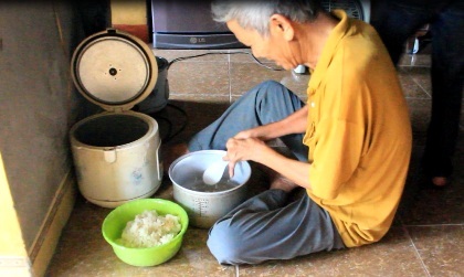 Kỳ lạ đại gia đình tay một ngón, chân "càng cua" - 1 Kỳ lạ đại gia đình tay một ngón, chân càng cua