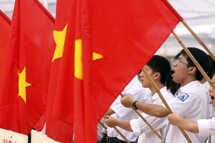 “Hà cớ gì không hát Quốc ca?” - 1 Bộ GD-ĐT cũng đã có quy định về việc hát quốc ca trong lễ chào cờ.