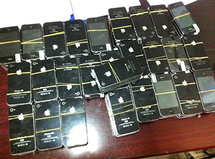 Hà Nội: Bắt vụ buôn lậu hơn 100 chiếc điện thoại iPhone