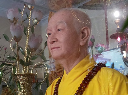 Đầu năm, khám phá những bức tượng “kỳ lạ" nhất Việt Nam - 3 Bức tượng hòa thượng Thích Thanh Tứ ở chùa Quán Sứ