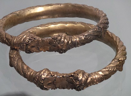 Ngây ngất trước kho báu trang sức lộng lẫy tại Hà Nội - 1 Vòng chân bằng vàng của người Malaysia