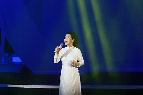Khánh Ly ru hồn khán giả thủ đô trong không gian nhạc Trịnh