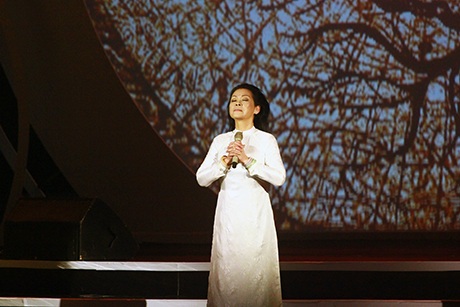 Khánh Ly ru hồn khán giả thủ đô trong không gian nhạc Trịnh