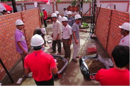 Ban Tư Vấn Kỹ Thuật từ Holcim hỗ trợ các đội thầu chuẩn bị
nguyên liệu