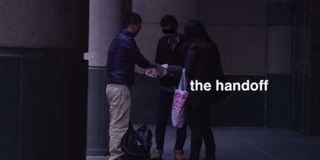 Nhìn vẻ mặt của
những người phụ nữ này, liệu đây có phải thực sự Ŭà người có nhu cầu mua
iPhone?