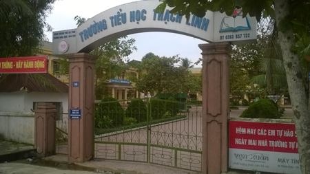 Nhà trường tiếp tay cho dịch vụ bán sách dạo