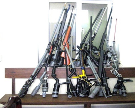 Những chiếc súng tự chế bị lực lượng Công an thu giữ