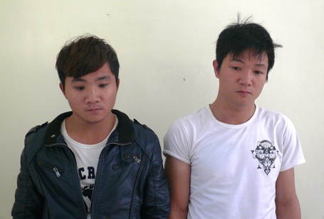 Hai đối tượng Hóa và Hướng bị công an bắt giữ