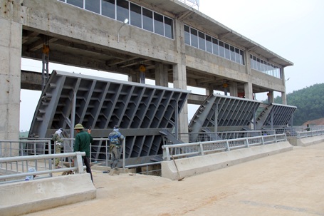 Xẻ núi, khoét hầm dẫn nước phục vụ "siêu dự án" sắt thép Formosa  - 12 Theo ông