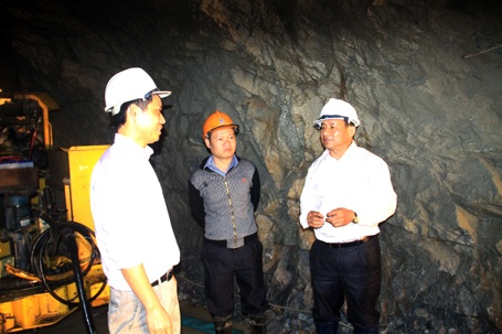 Xẻ núi, khoét hầm dẫn nước phục vụ "siêu dự án" sắt thép Formosa  - 5 Được khởi công vào tháng 12/2011, Dự
án xây dựng hệ thống cấp nước cho KKT Vũng Áng do