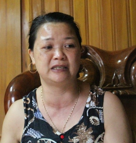 Chị Tân (vợ anh Lai) ấm ức mỗi lần kể lại sự việc bị cán bộ xã vu khống cho chồng.