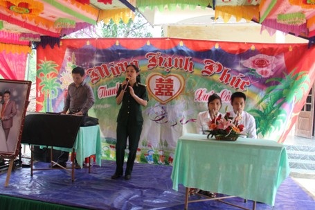 Niềm vui của bà con bản Rào Tre về đám cưới đặc biệt nhất bản.