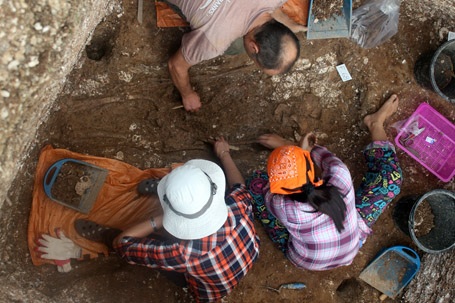 Phát hiện 3 bộ xương người Việt cổ có niên đại khoảng 5.000 năm