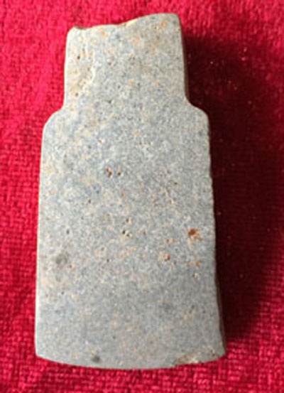 Rìu hai cạnh thu nhỏ về phía trên