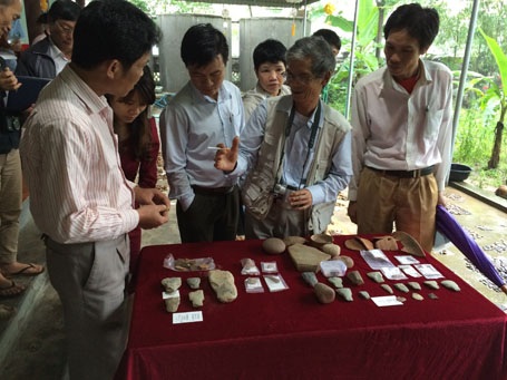 Bộ sưu tập công cụ bằng đá thu hút rất đông người xem