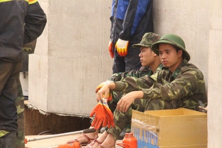 Tuấn vẫn đang bị ám ảnh về những nạn nhân bị vùi lấp hoàn toàn dưới đống đổ nát