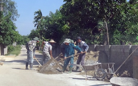 Người lao động vật vã vì nắng nóng - 1 Người lao động vật vã vì nắng nóng