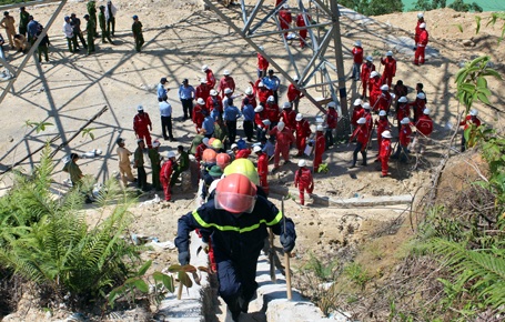 Một diện tích lớn Rú Càn bị lửa thiêu cháy