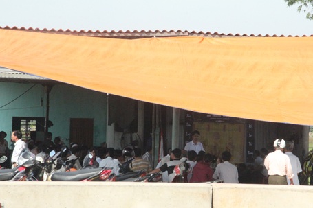 Một thợ hàn bị điện giật chết - 1 Gia đình đang tiến hành làm đám tang cho anh B.