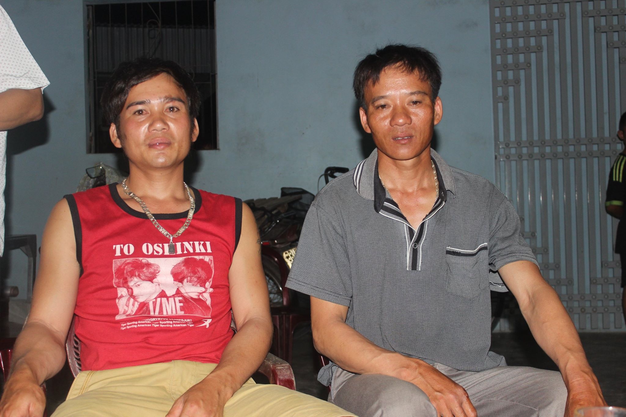 Đưa máy cẩu ra biển trục vớt "vật thể lạ" - 3 Hai ngư dân phát hiện vật thể lạ