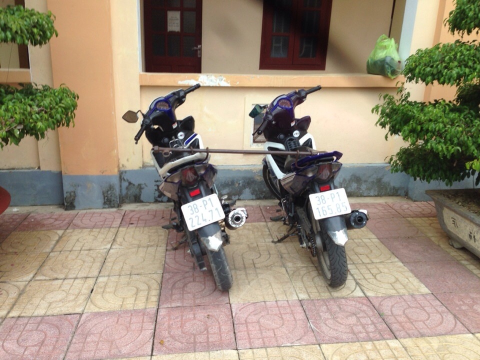 Tóm gọn nhóm 9X thường xuyên cướp trên quốc lộ 15 - 2 Phương tiện cả nhóm dùng gây án (ảnh Xuân Dũng)