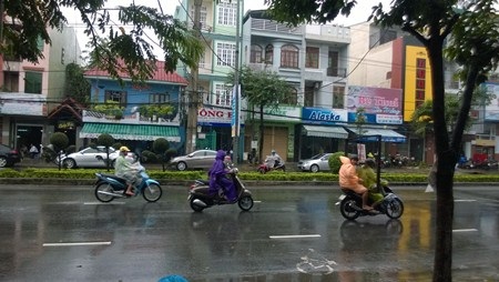 Bão Hagupit diễn biến nhanh, sáng sớm mai bão vào biển Đông - 2 Đà Nẵng có mưa từ tối qua đến sáng nay
