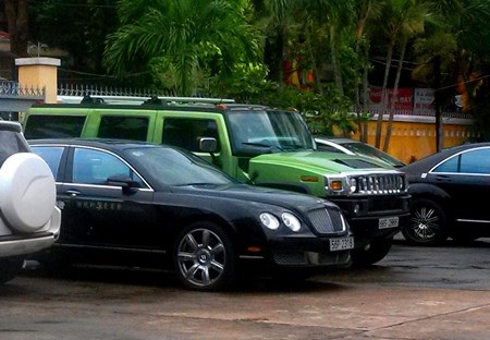 7 xe sang bị “ế” vì đấu giá quá cao - 1 Các xe sang không có người mua vì giá quá cao.