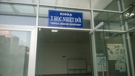 “Gia đình rất lo sợ khi biết tin em nghi nhiễm Ebola” - 3 Mặc dù kết quả Chung không bị Ebola nhưng vẫn phải theo dõi tại Khoa y học nhiệt đới