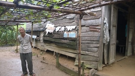 Dân bỏ khu tái định cư vì thiếu đất sản xuất - 6 Ông Ngôn trở về nuôi ở cũ, dựng lều để sản xuất