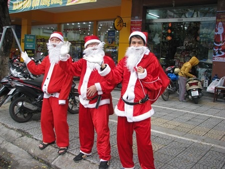 Dịch vụ ông già Noel tặng quà đang “hút khách”