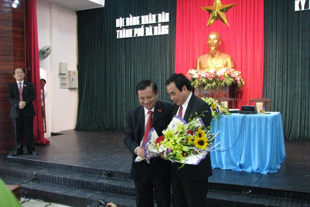 Mặc dù đã nghỉ hưu theo chế độ nhưng ông Văn Hữu Chiến vẫn là đại biểu Hội đồng nhân dân TP Đà Nẵng