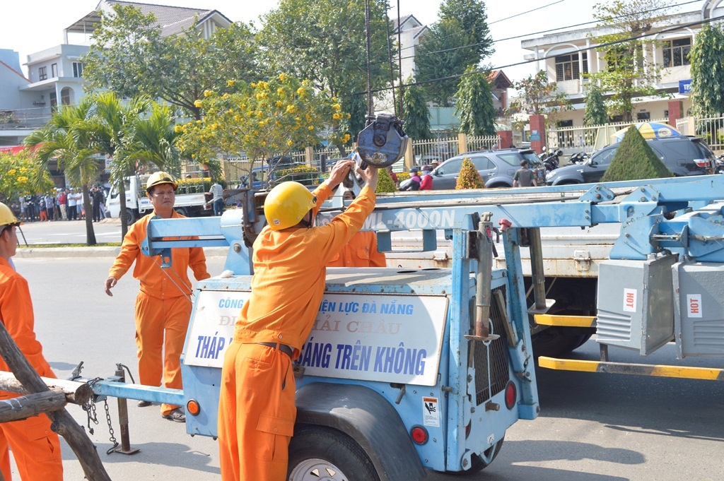 Các vật dụng được chuyển vào nhà của ông Thanh để phục vụ cho công tác tang lễ