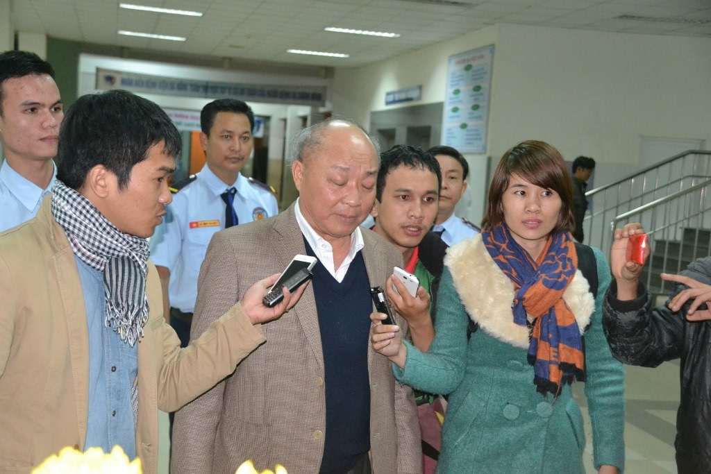 Ông Triệu trả lời báo chí về tình hình sức khỏe ông Nguyễn Bá Thanh sau hội chẩn tối qua.