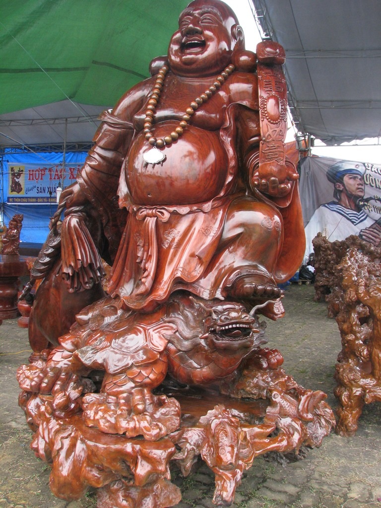 Bức tượng được chủ nhân chào bán với giá 570 triệu đồng.