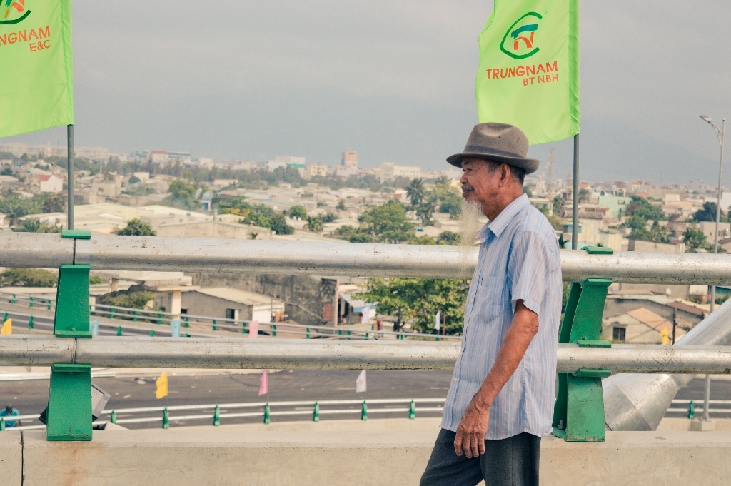 Nhiều trường học cũng tổ chức cho học sinh tham quan cầu