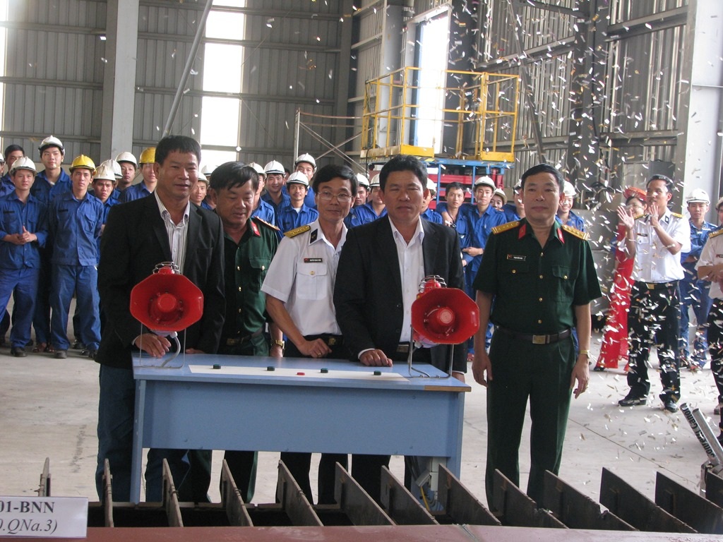 ... Và đóng mới hai tàu vỏ thép đầu tiên cho ngư dân Quảng Nam